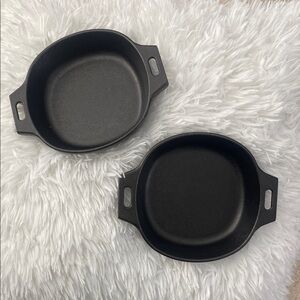 PAMPERED CHEF 2 Cast Iron Skillets lot of 2. Kitchen Bake wear cookware camping